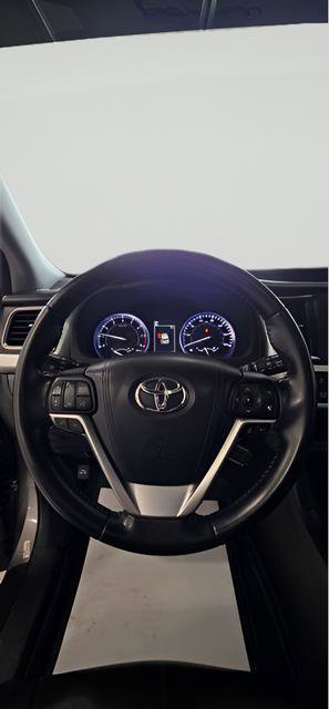 Used 2018 Toyota Highlander XLE image 17