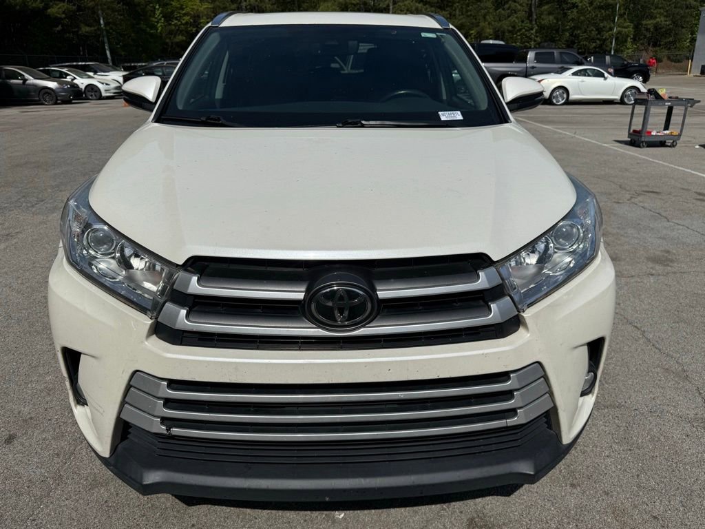 Used 2017 Toyota Highlander XLE FWD image 2