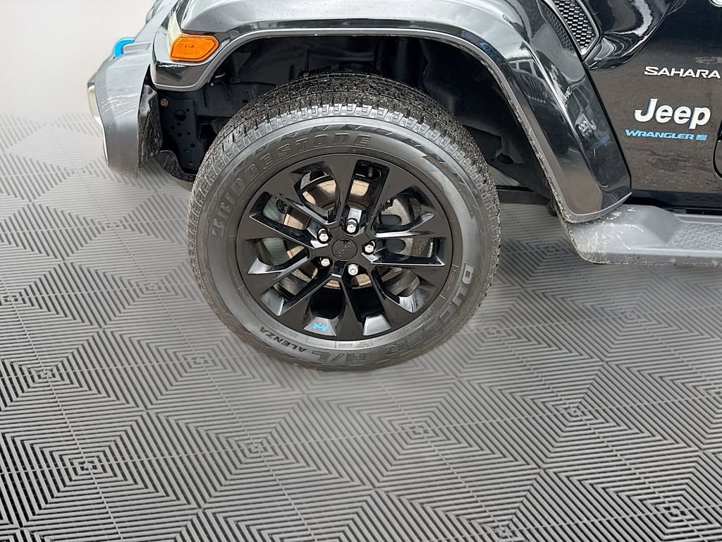 Used 2023 Jeep Wrangler Unlimited Sahara image 35