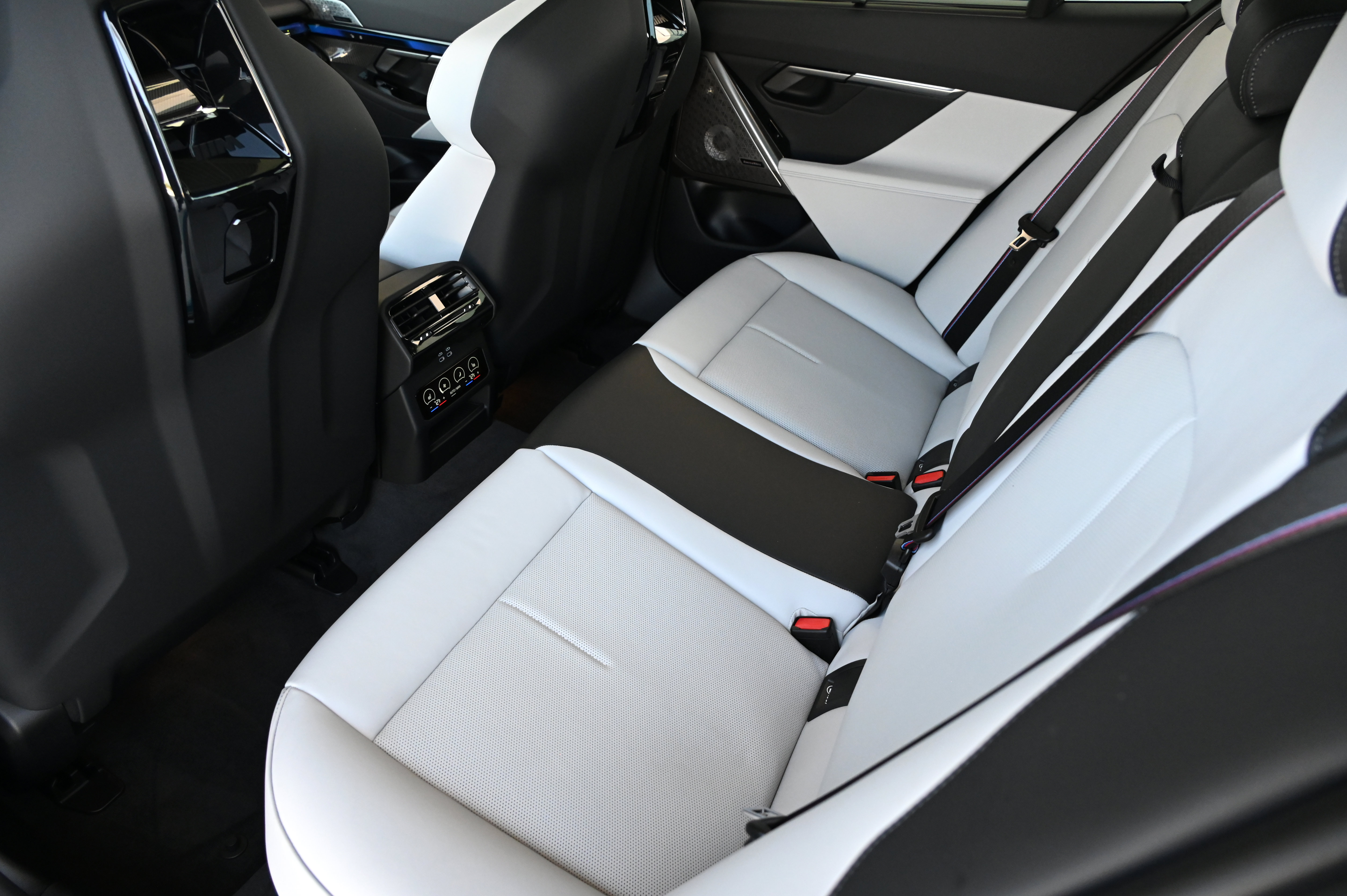 New 2027 BMW M5 w/ Executive Package AWD/4WD image 12