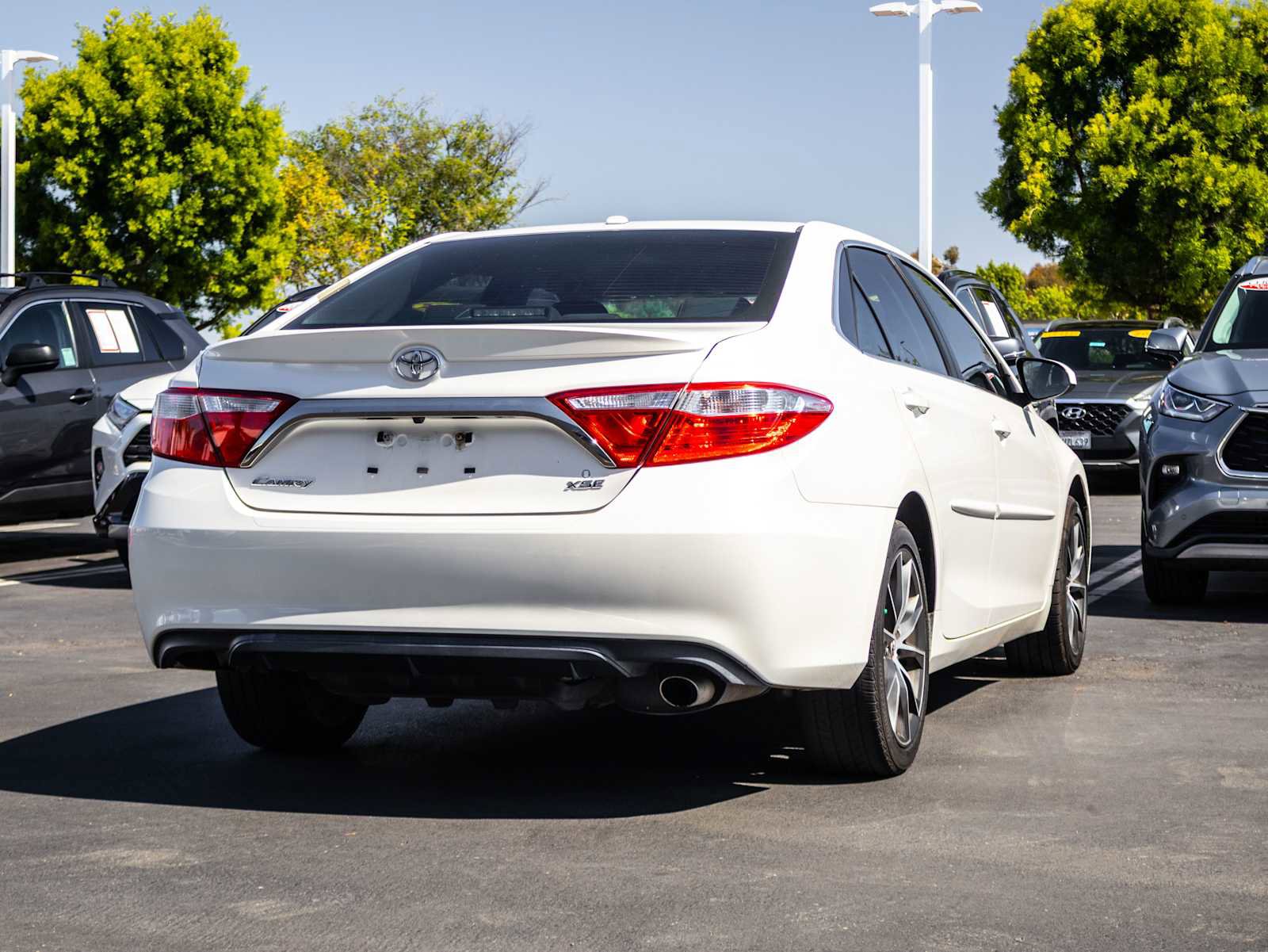 Used 2015 Toyota Camry XSE w/ Moonroof Package FWD image 6