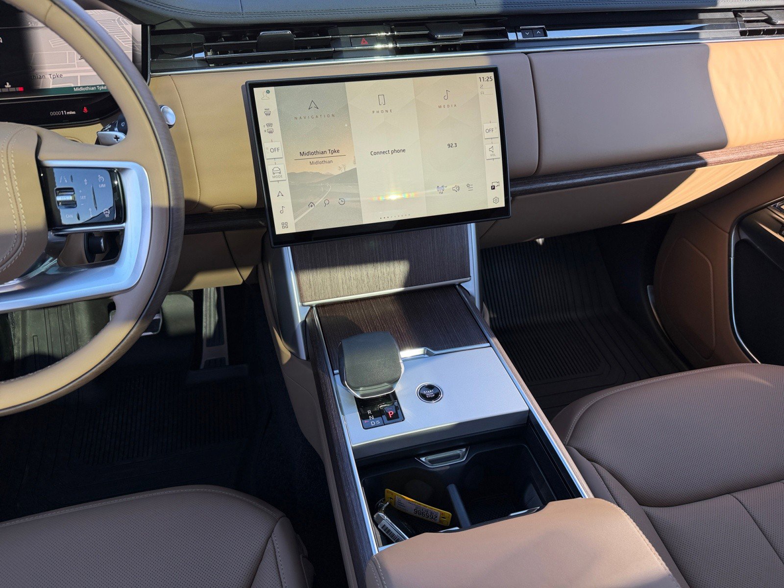 New 2026 Land Rover Range Rover Long Wheelbase SE image 14