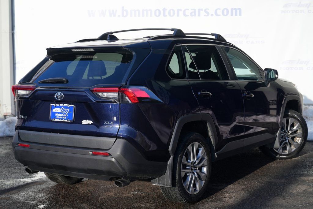 Used 2022 Toyota RAV4 XLE Premium image 3