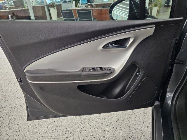 Used 2015 Chevrolet Volt Premium w/ Premium Trim Package FWD image 28