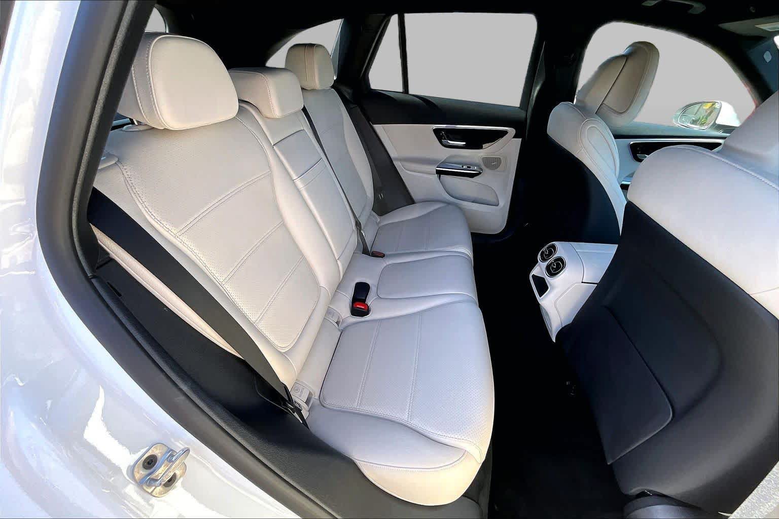 Used 2025 Mercedes-Benz GLC 350e 4MATIC image 19