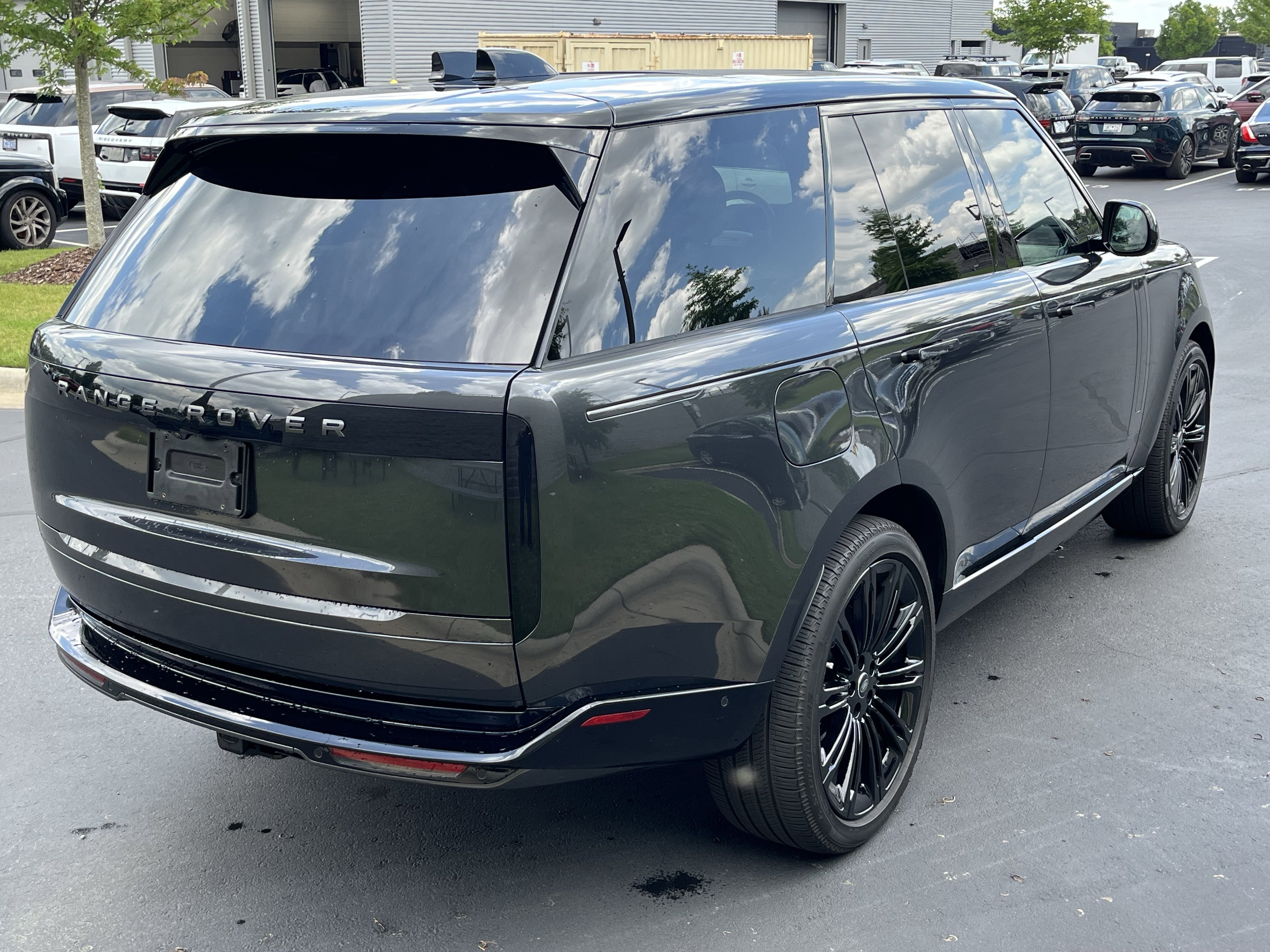 Used 2025 Land Rover Range Rover SE AWD/4WD image 7