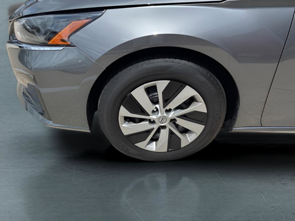 Used 2025 Nissan Altima 2.5 S image 4