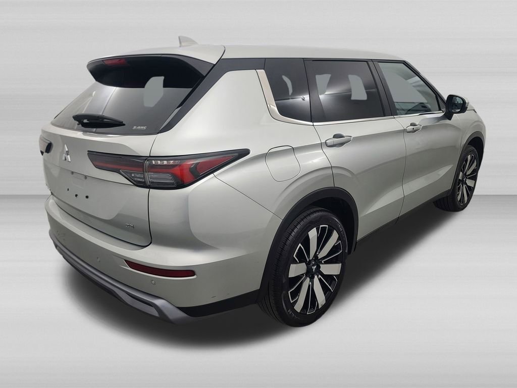 Used 2025 Mitsubishi Outlander SE AWD/4WD image 4