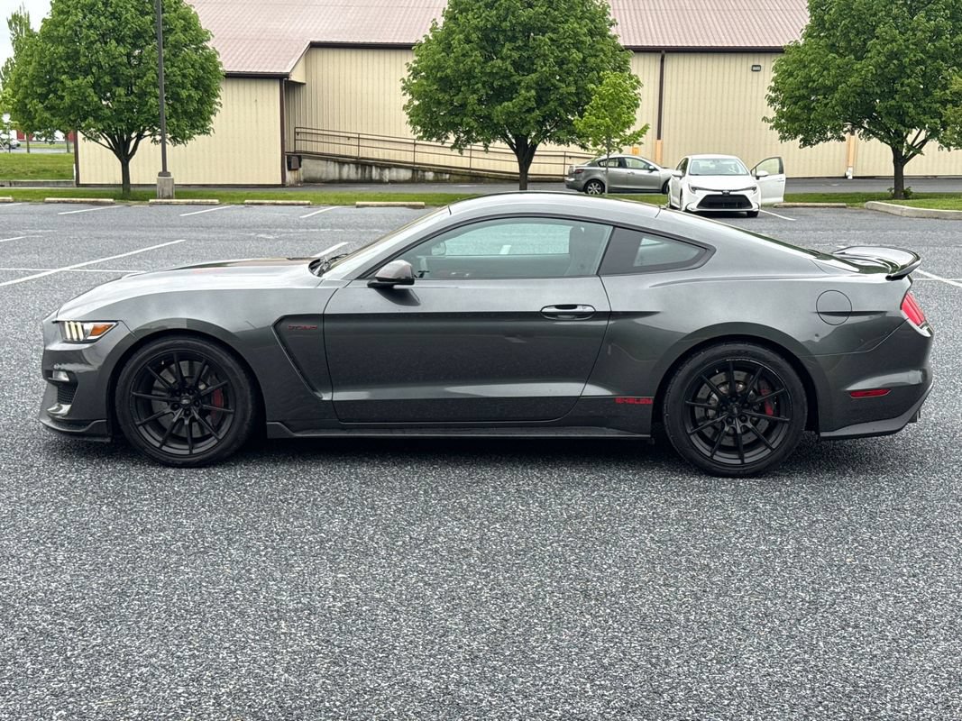 Used 2016 Ford Mustang Shelby GT350 w/ Track Package RWD image 5