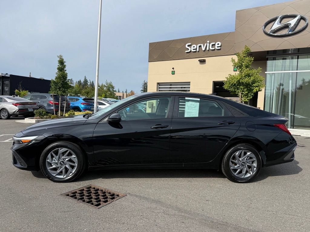 Certified 2025 Hyundai Elantra Hybrid FWD image 2