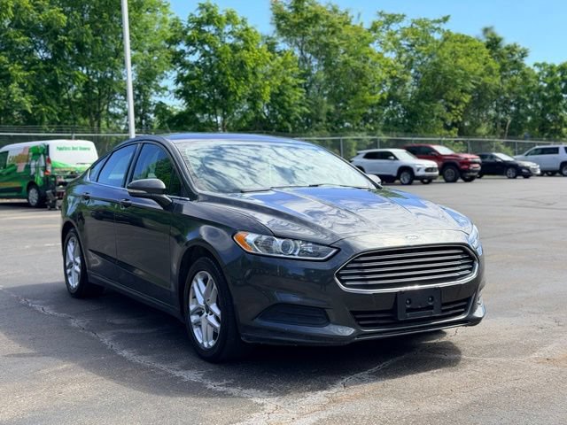 Used 2016 Ford Fusion SE FWD image 3