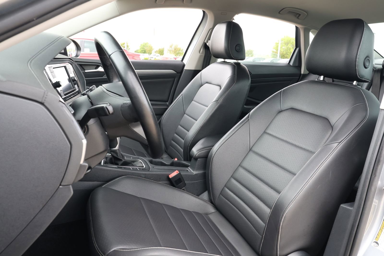 Used 2024 Volkswagen Jetta SE FWD image 29