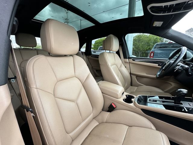 Used 2022 Porsche Macan S AWD/4WD image 34