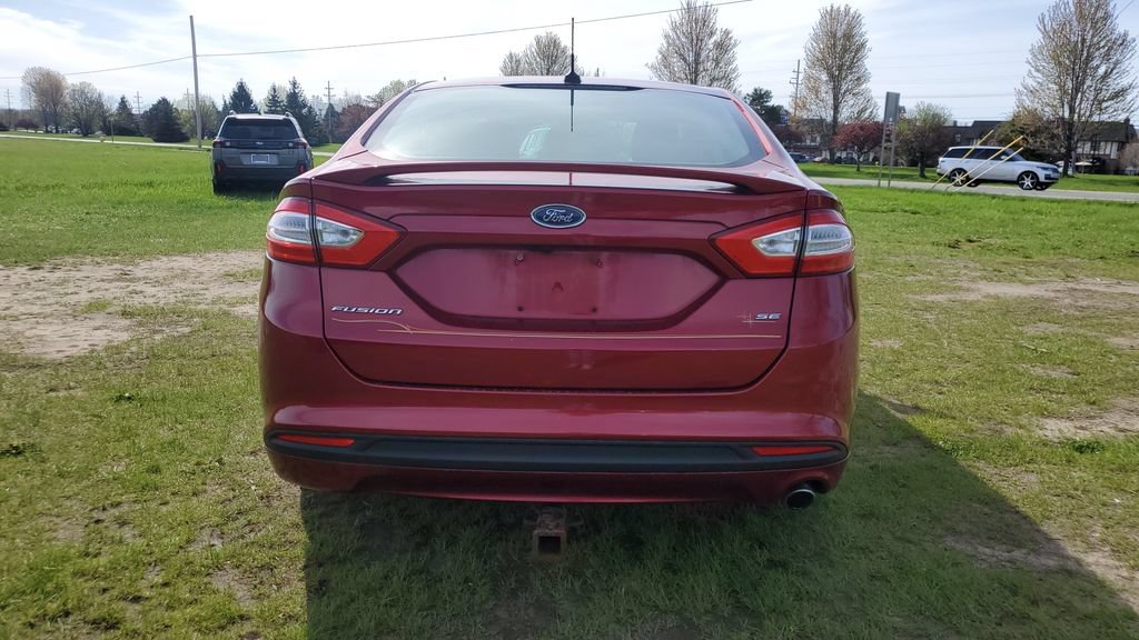Used 2015 Ford Fusion SE FWD image 4
