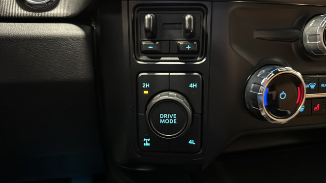 Used 2023 Ford F250 Platinum AWD/4WD image 34