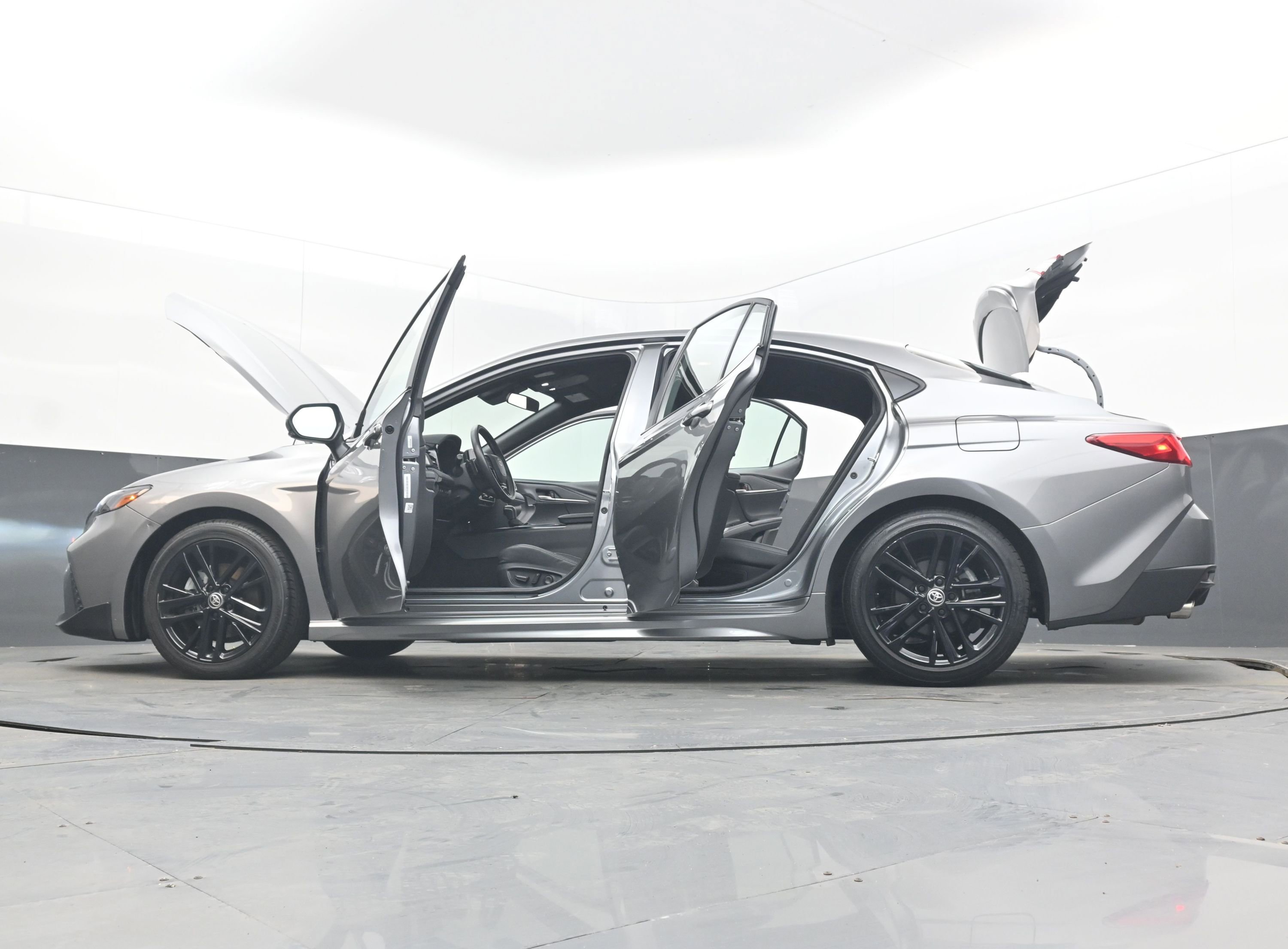 Used 2025 Toyota Camry SE FWD image 41