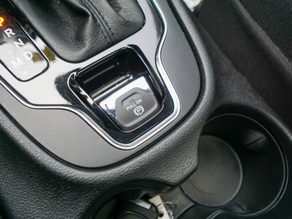 Used 2023 Jeep Cherokee Altitude Lux w/ Lux Elite Package image 31