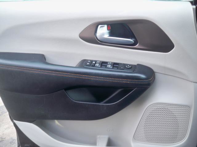 Used 2017 Chrysler Pacifica Touring-L Plus w/ Tire & Wheel Group image 16