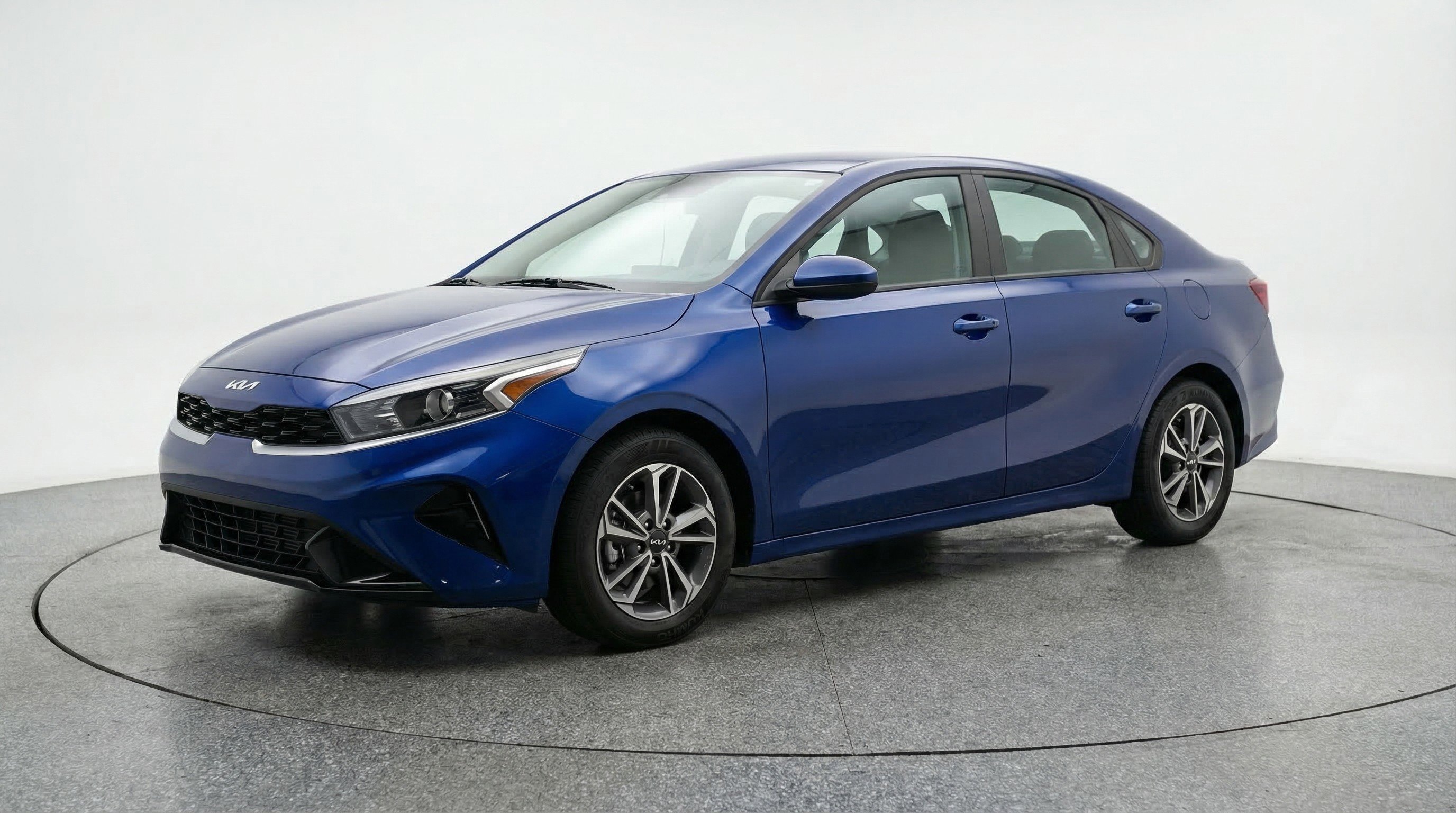 Used 2024 Kia Forte LXS image 3