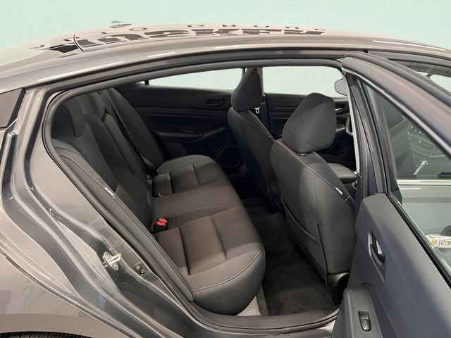 Used 2025 Nissan Altima 2.5 SV FWD image 11