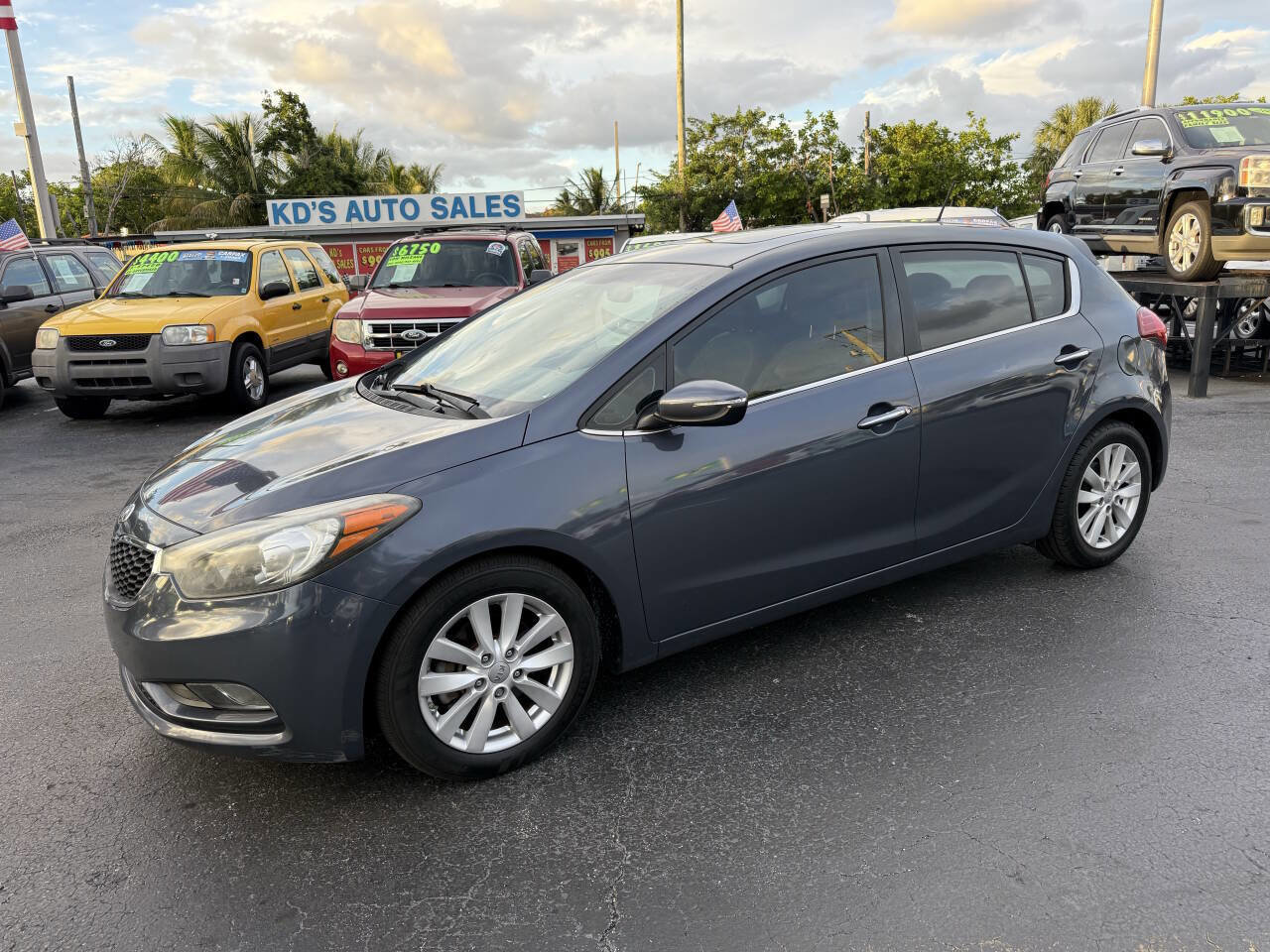 Used 2014 Kia Forte EX w/ EX Premium Package image 2