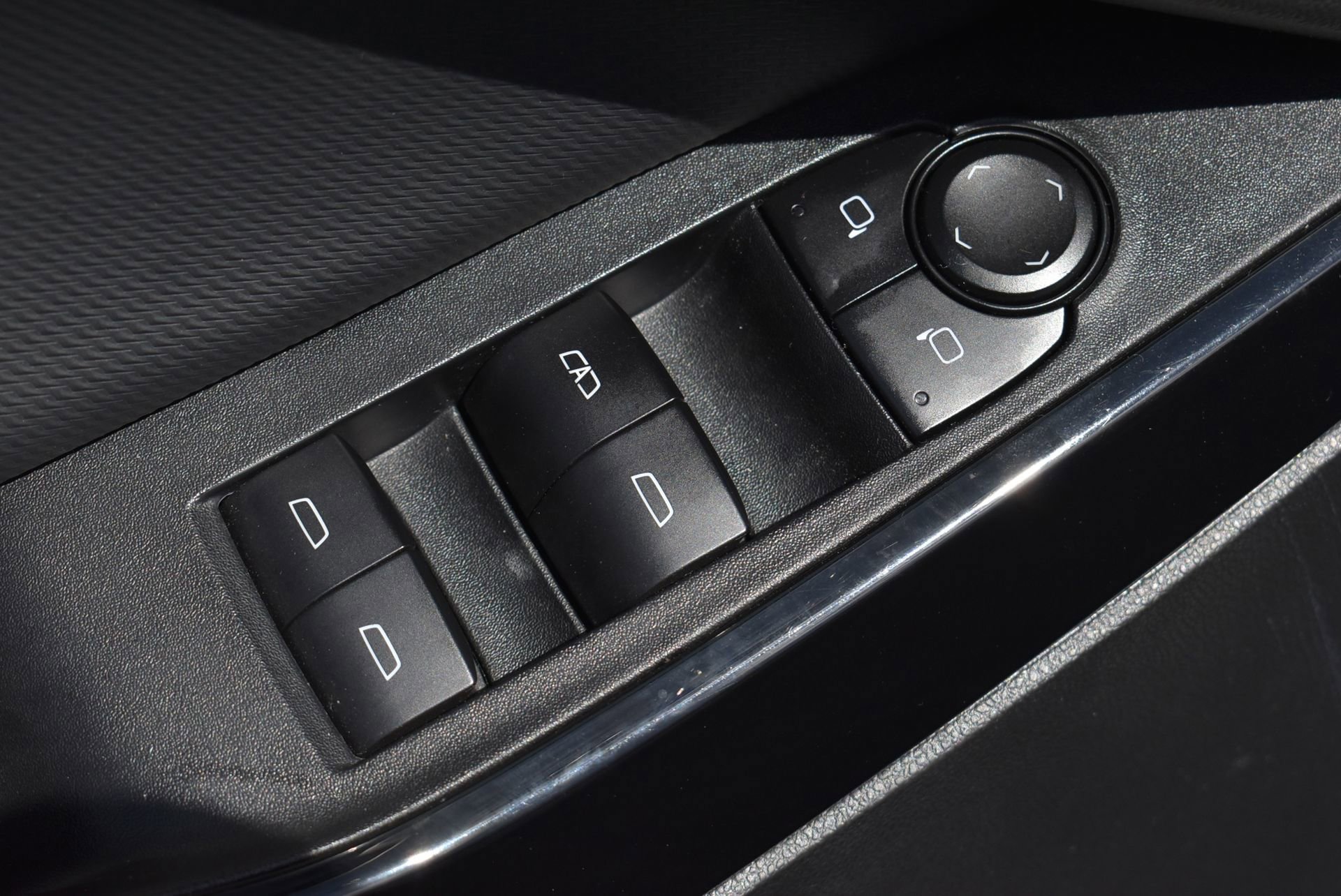 Used 2025 Chevrolet Equinox LT image 12