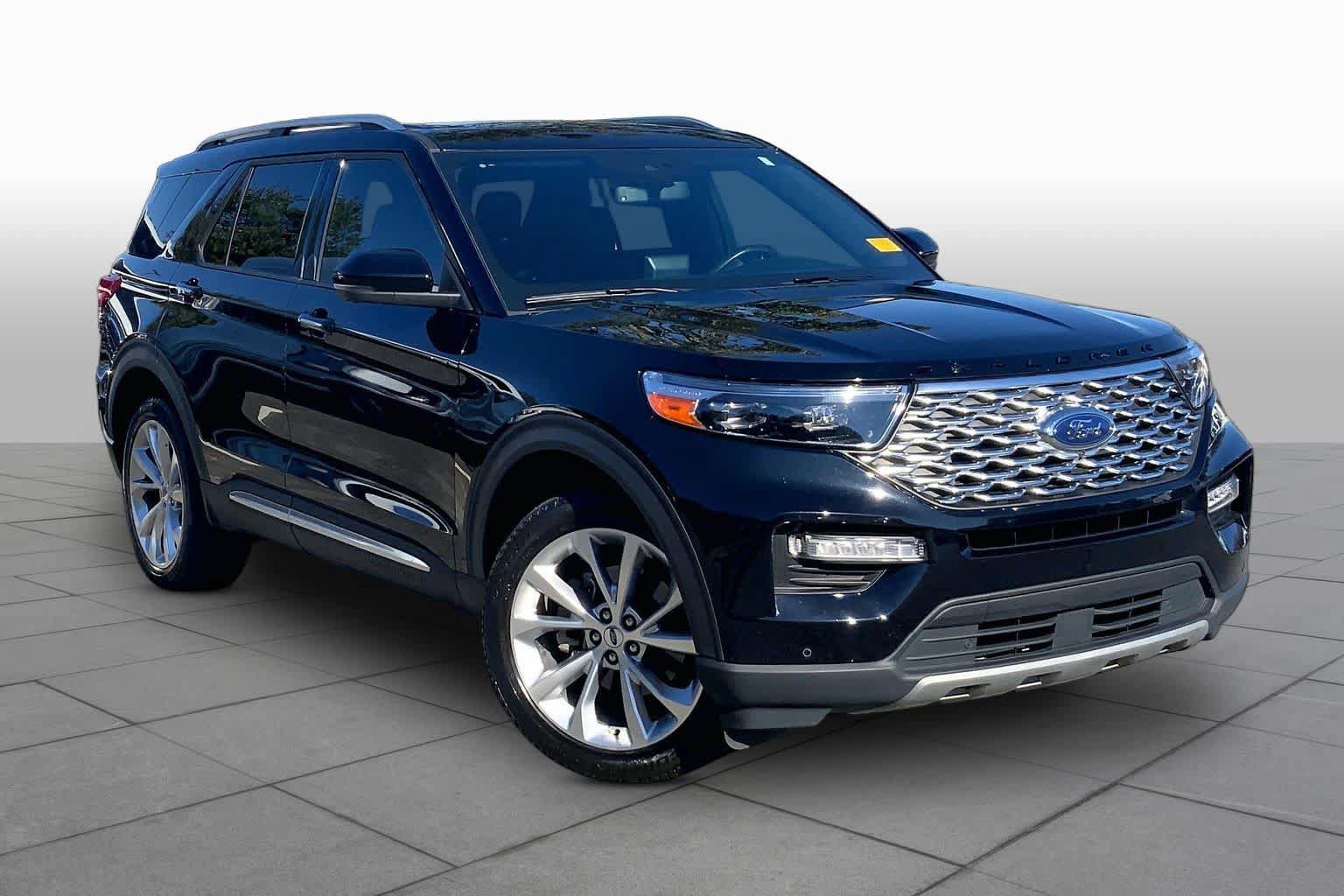 Used 2023 Ford Explorer Platinum w/ Technology Package AWD/4WD image 3