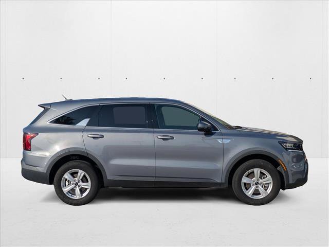 Used 2023 Kia Sorento LX image 4