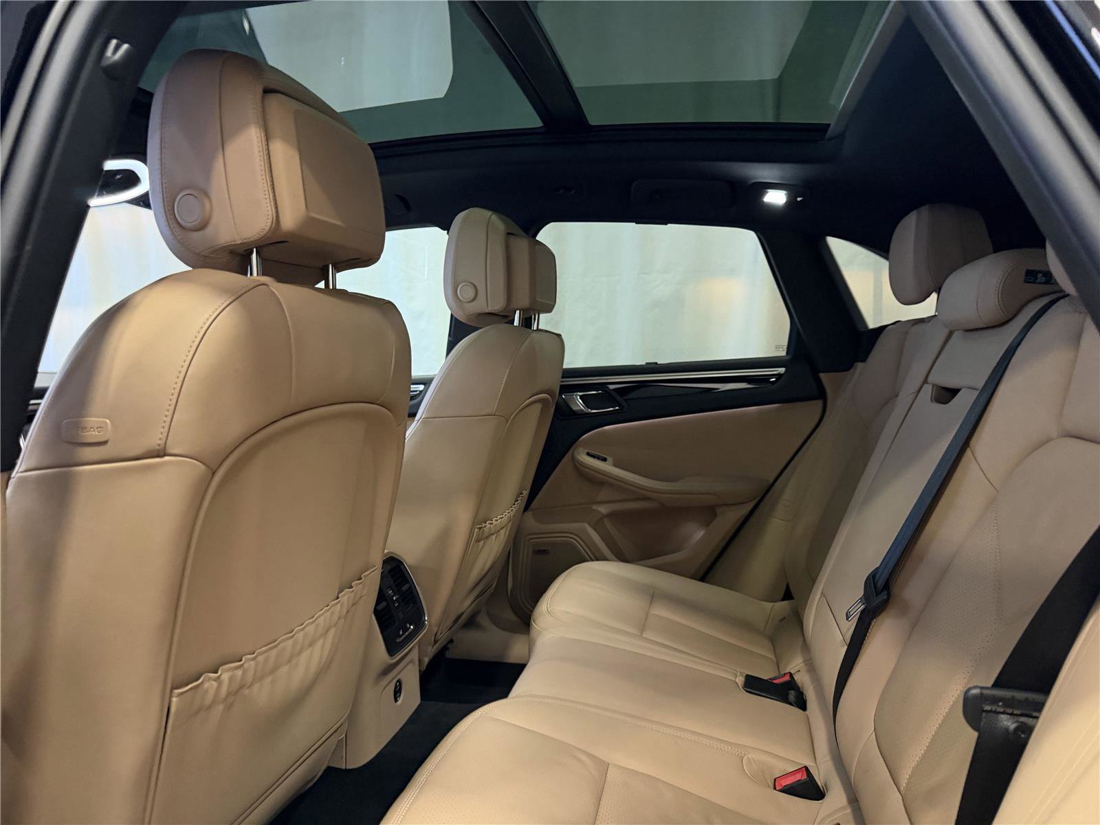 Certified 2023 Porsche Macan image 24