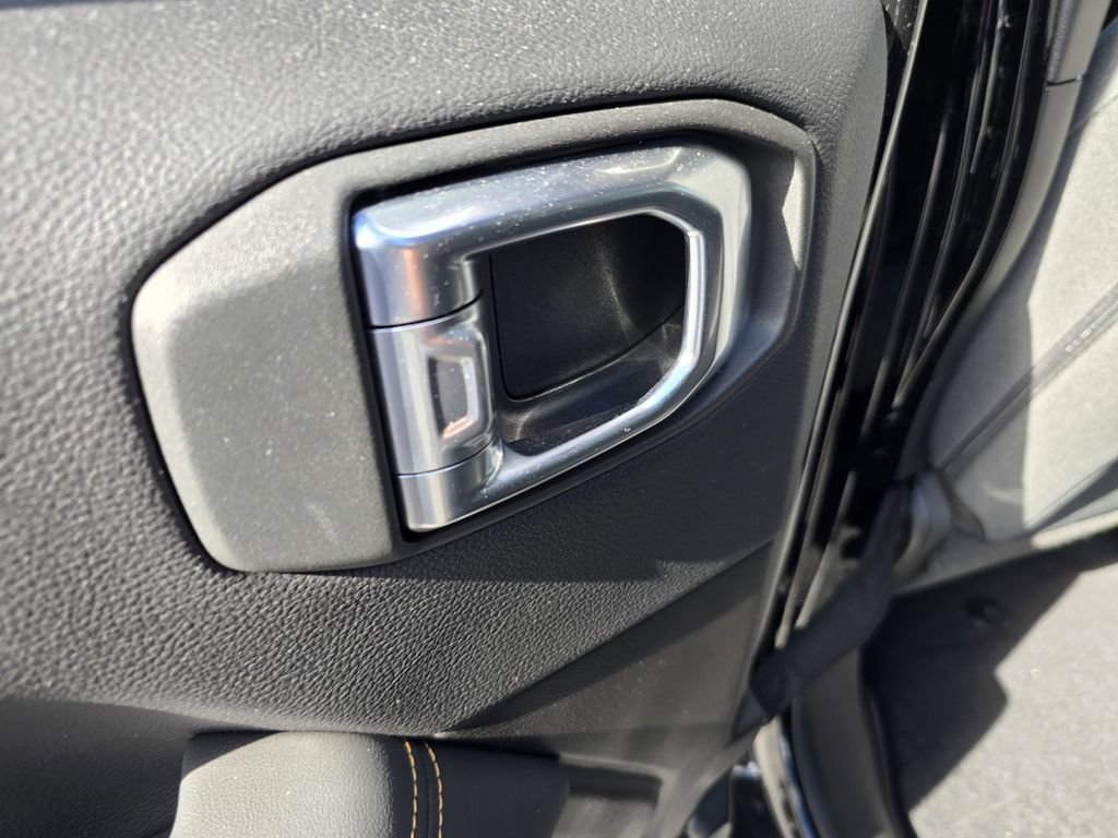 Used 2025 Jeep Wrangler Unlimited Sahara AWD/4WD image 10