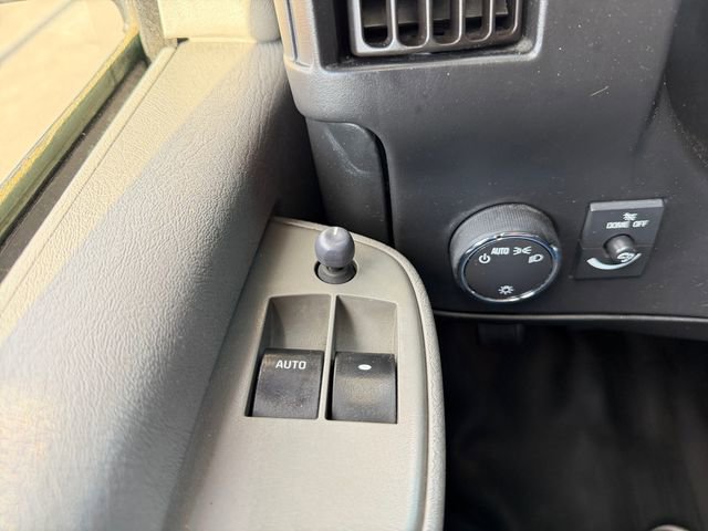 Used 2017 Chevrolet Express 2500 RWD image 16