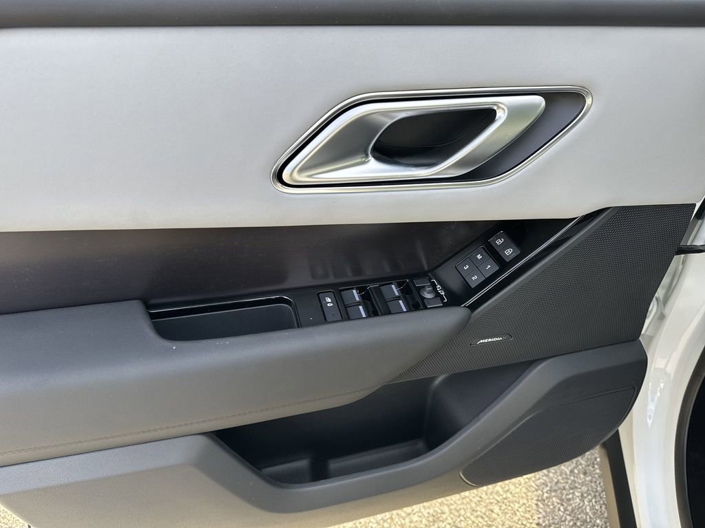 New 2026 Land Rover Range Rover Velar Dynamic SE image 14