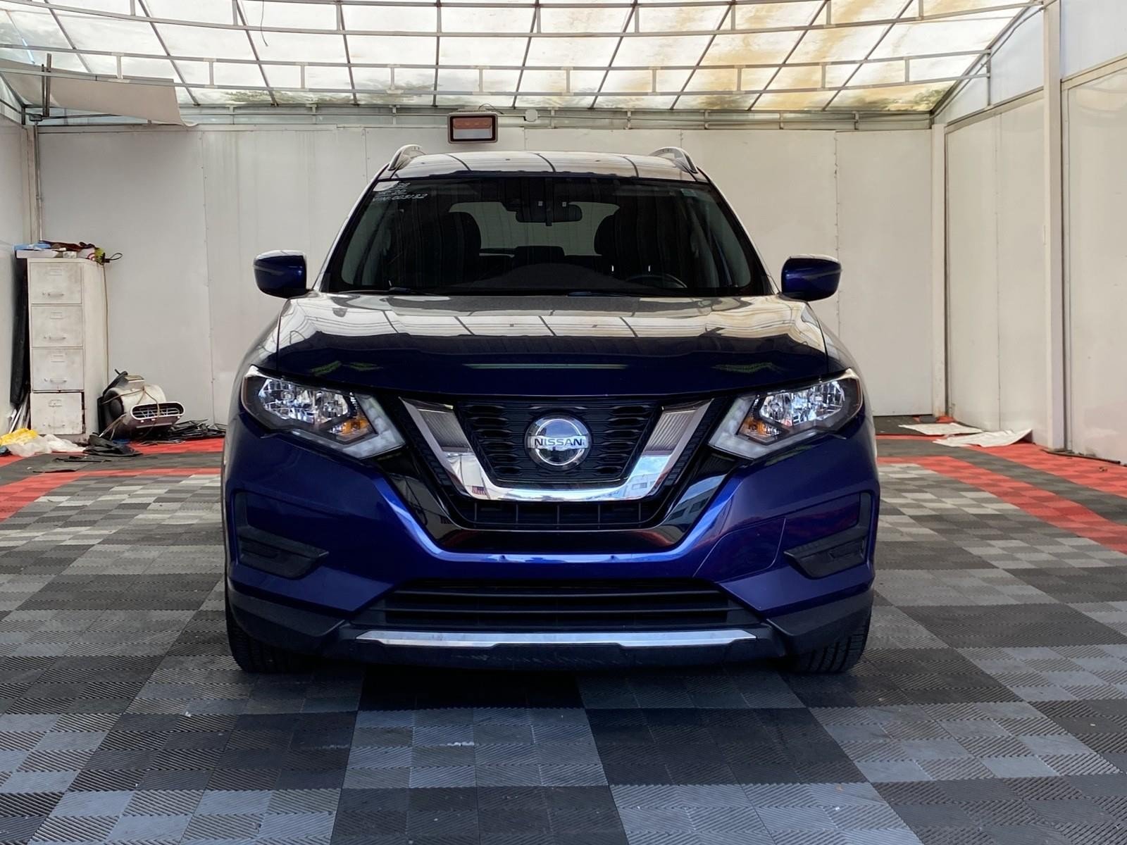 Used 2020 Nissan Rogue SV FWD image 2