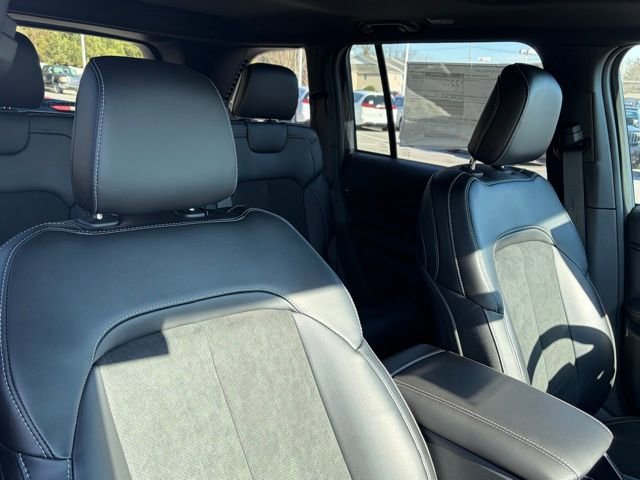 New 2025 Jeep Grand Cherokee Altitude w/ Trailer Tow Package image 29