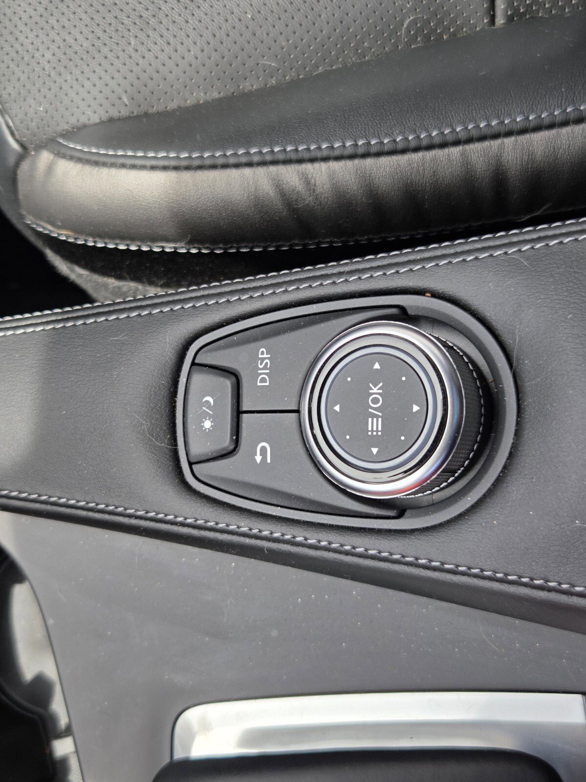 Used 2023 INFINITI QX50 Luxe FWD image 17
