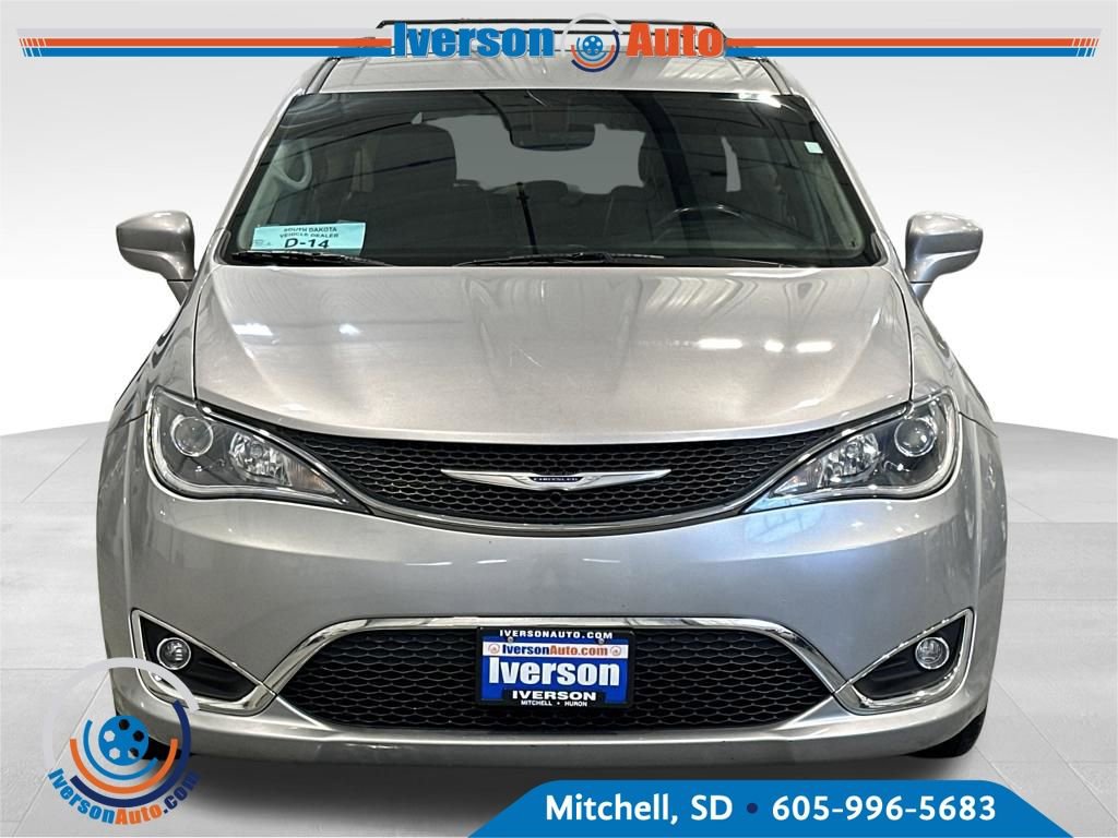 Used 2020 Chrysler Pacifica Touring-L FWD image 3