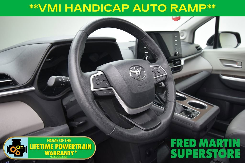 Used 2022 Toyota Sienna XLE image 15