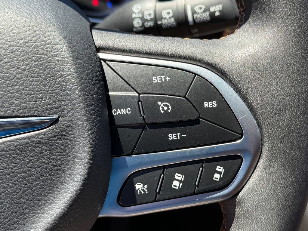 Used 2023 Chrysler Pacifica Pinnacle FWD image 14