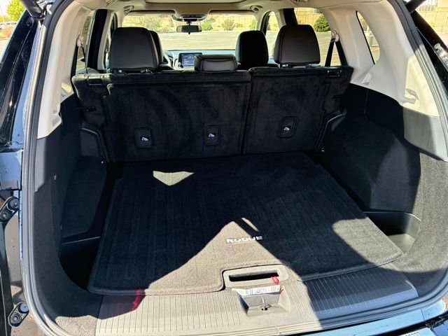 Certified 2024 Nissan Rogue SV w/ SV Premium Package FWD image 18