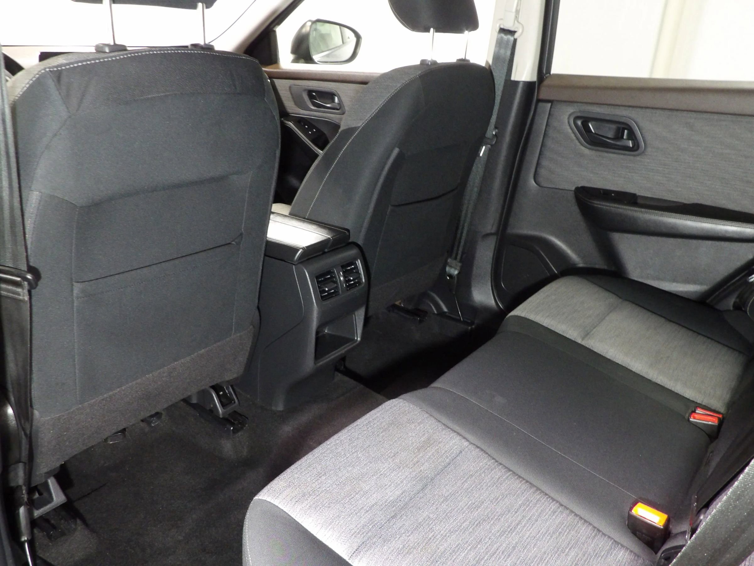 Used 2021 Nissan Rogue S AWD/4WD image 12