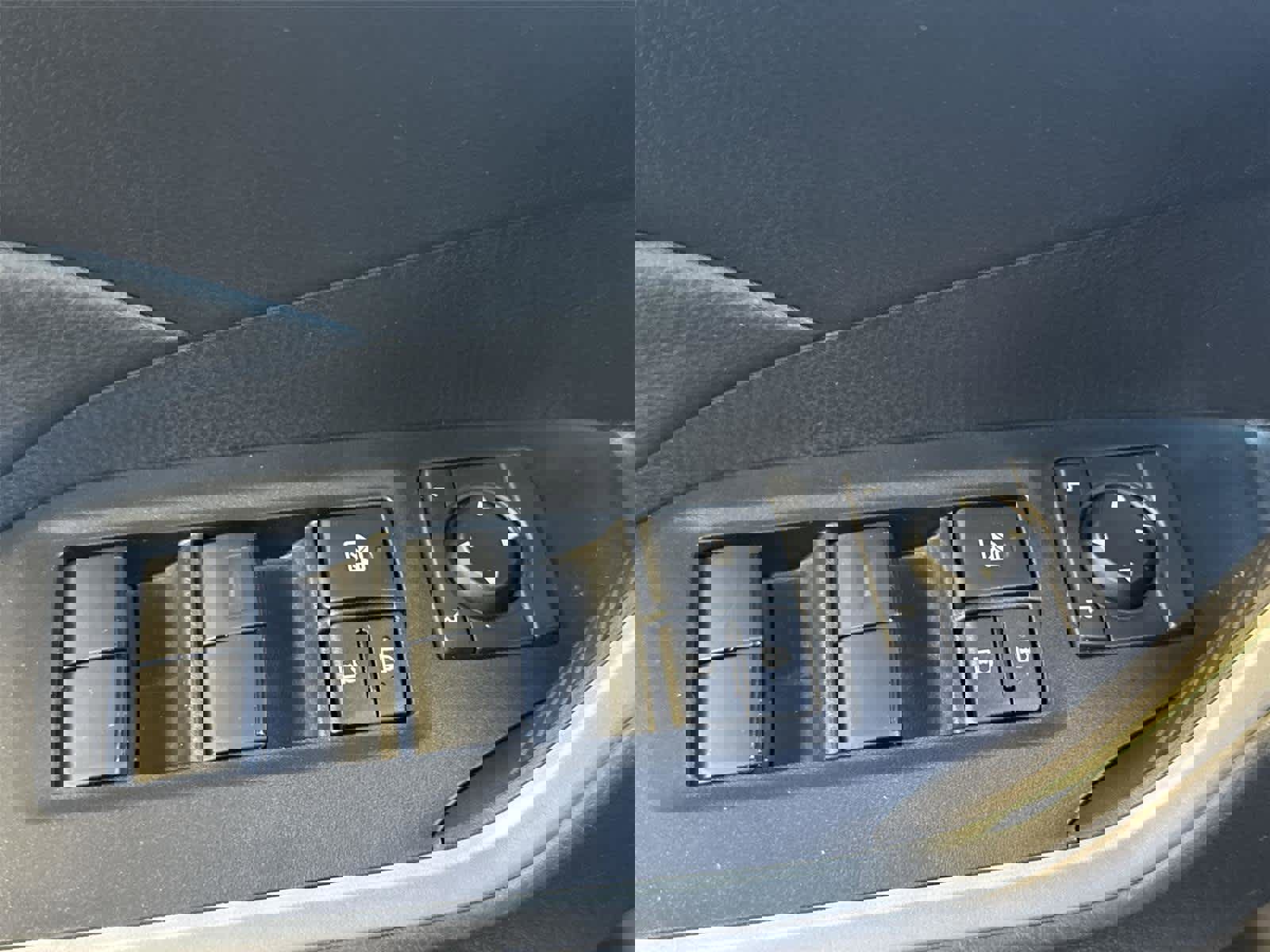 Used 2025 Toyota RAV4 LE image 21