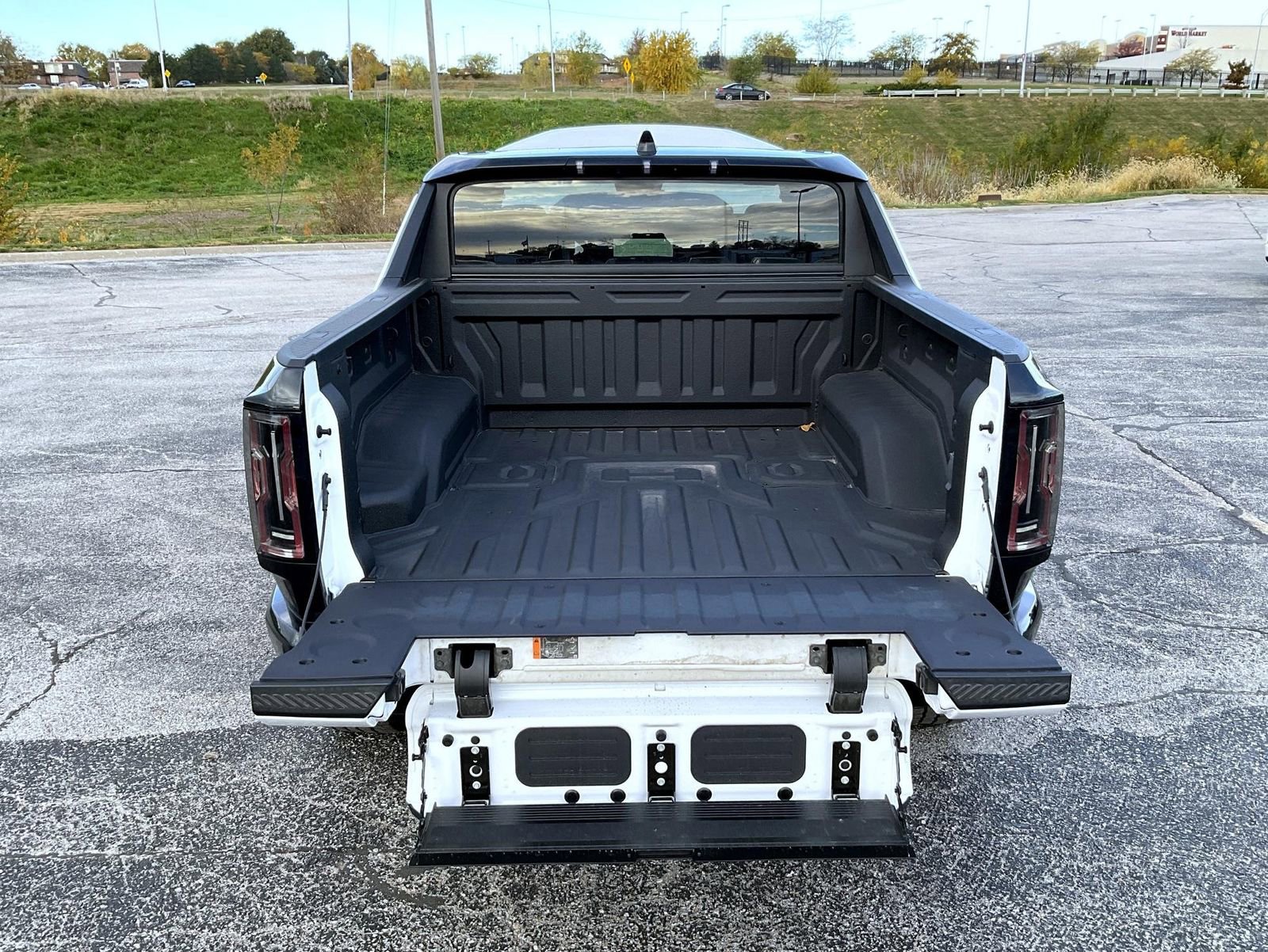 New 2025 GMC Hummer EV 2X w/ LPO, Dark Essentials Package AWD/4WD image 21