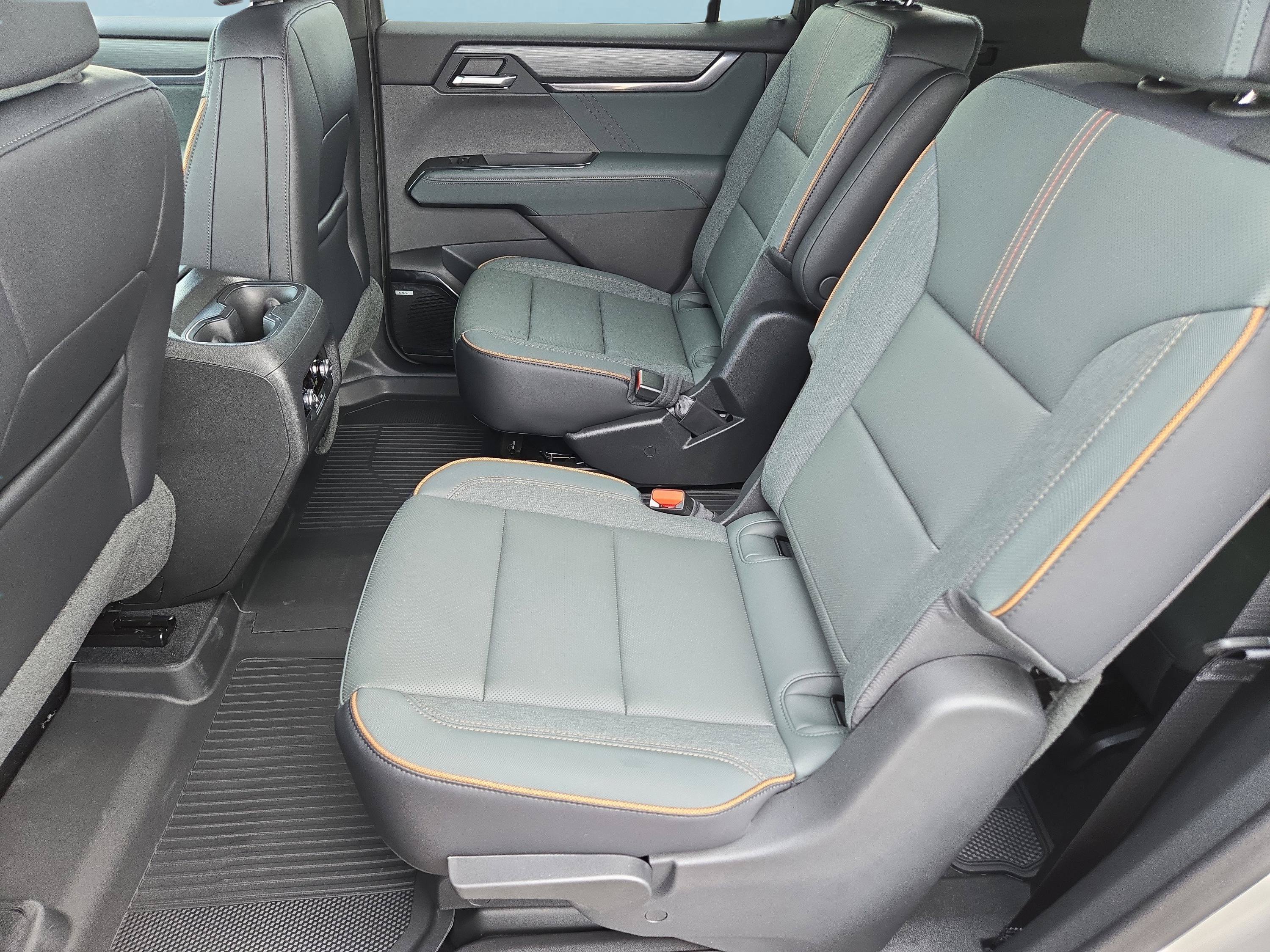 New 2026 GMC Acadia AT4 w/ LPO, Floor Liner Package AWD/4WD image 19