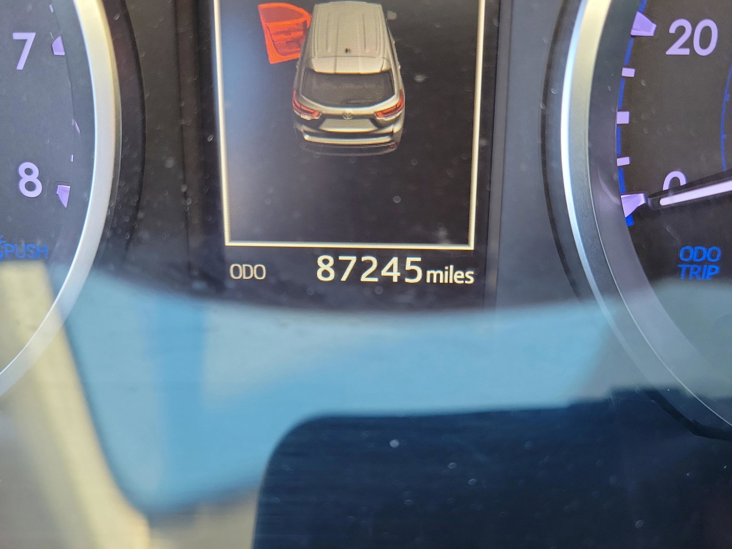 Used 2019 Toyota Highlander LE image 19