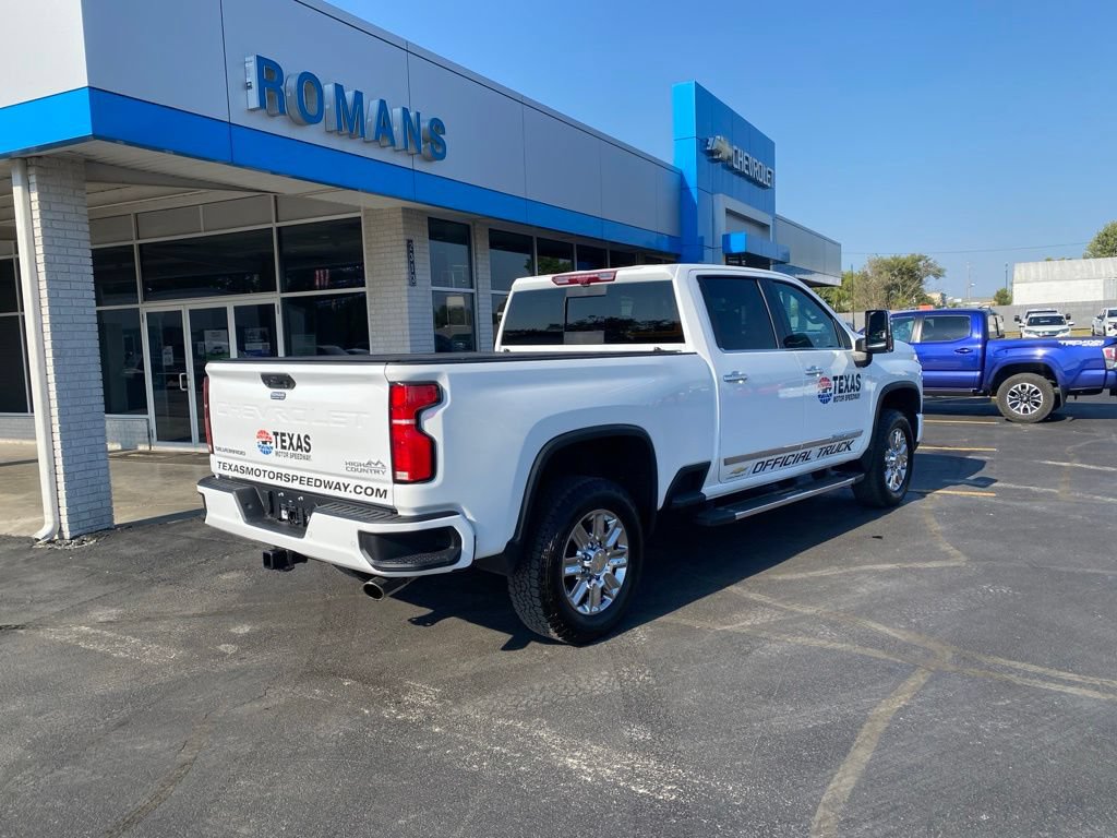 Used 2026 Chevrolet Silverado 2500 High Country w/ High Country Premium Package AWD/4WD image 4