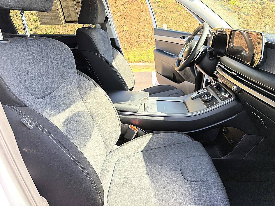 Used 2025 Hyundai Palisade SE FWD image 19