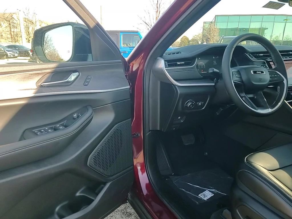 New 2025 Jeep Grand Cherokee Limited w/ MOPAR Finishing Package image 9