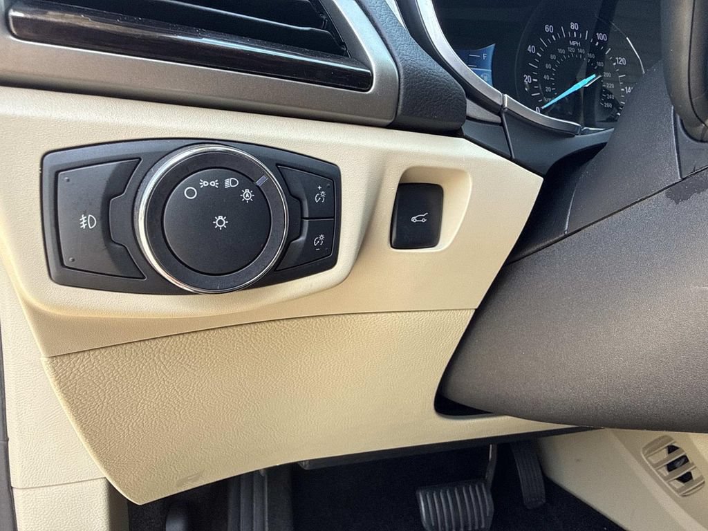 Used 2015 Ford Fusion SE w/ Equipment Group 202A FWD image 31