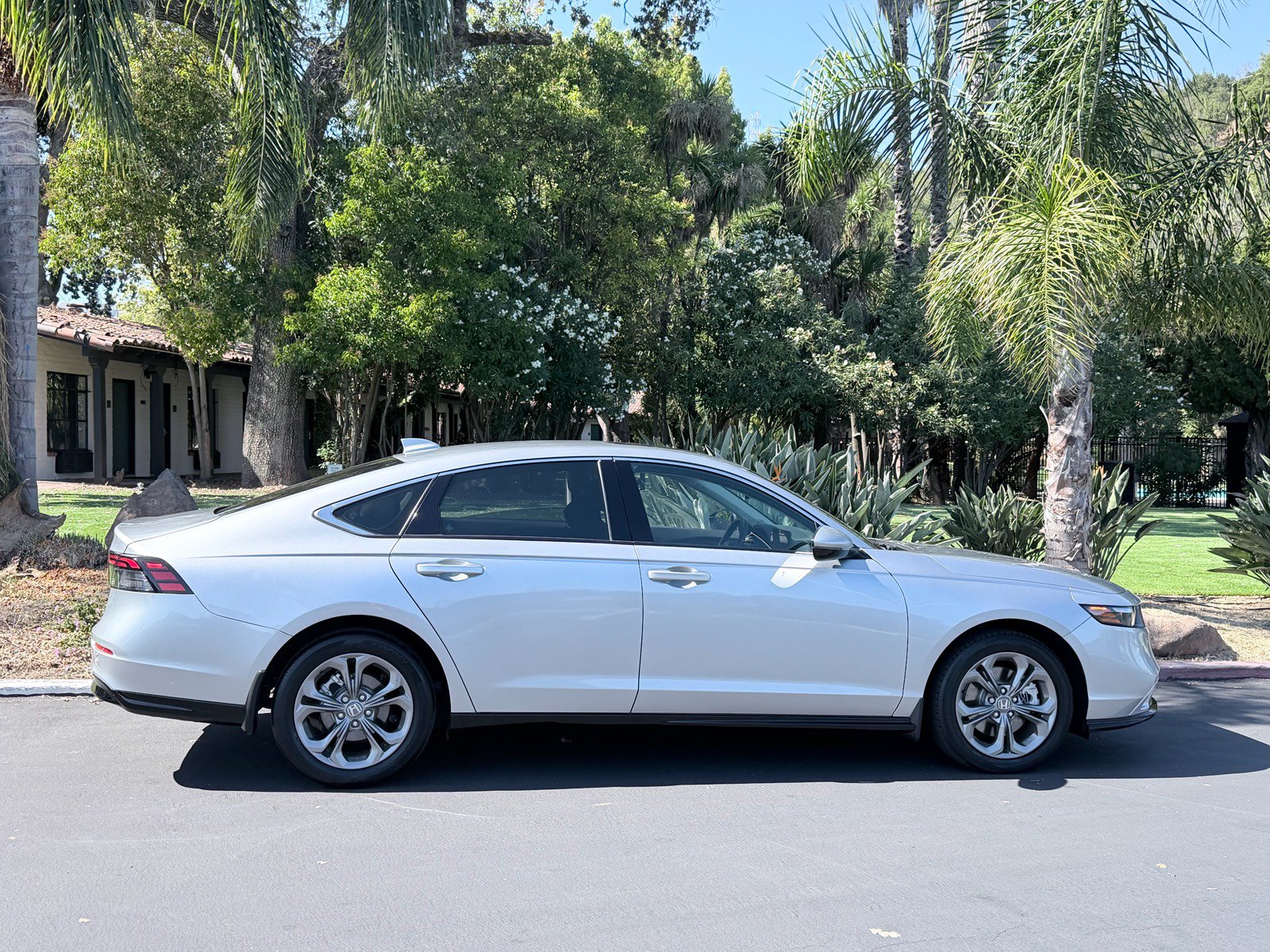 Used 2023 Honda Accord EX-L image 6