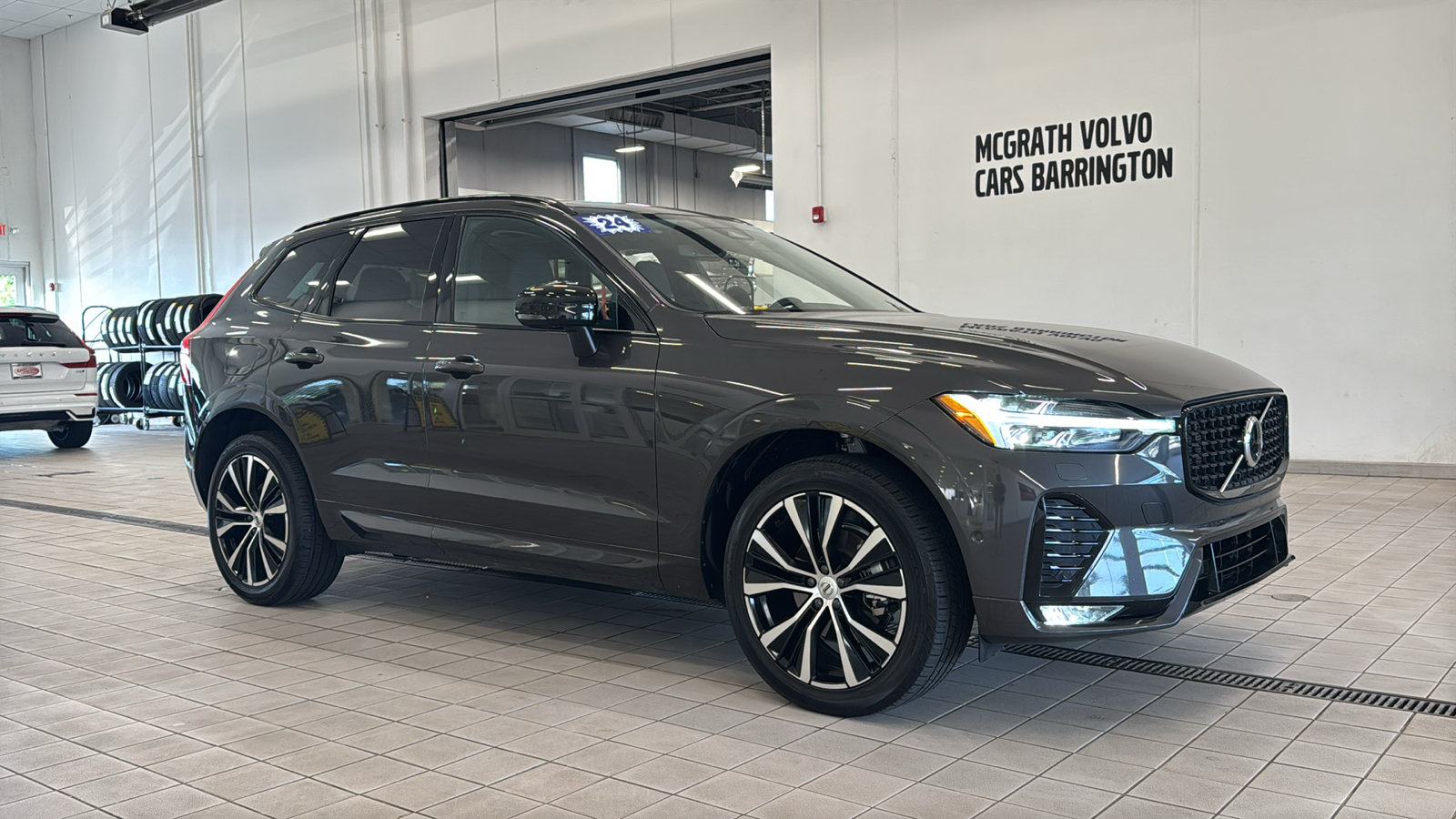 Used 2024 Volvo XC60 B5 Plus w/ Protection Package Premier AWD/4WD image 3